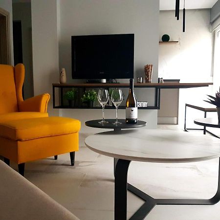 Cozy Modern Apartment Inside The City Center テッサロニキ エクステリア 写真