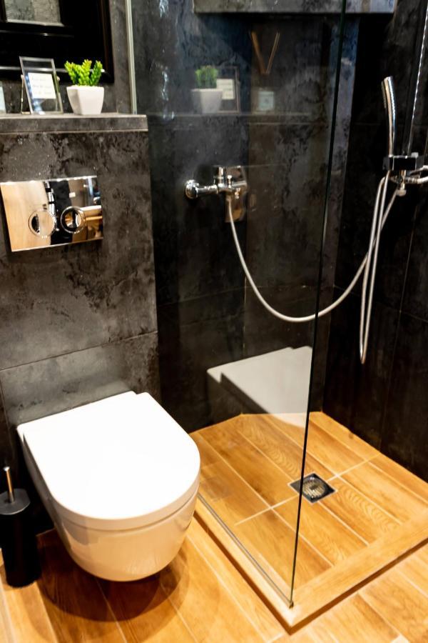 Cozy Modern Apartment Inside The City Center テッサロニキ エクステリア 写真