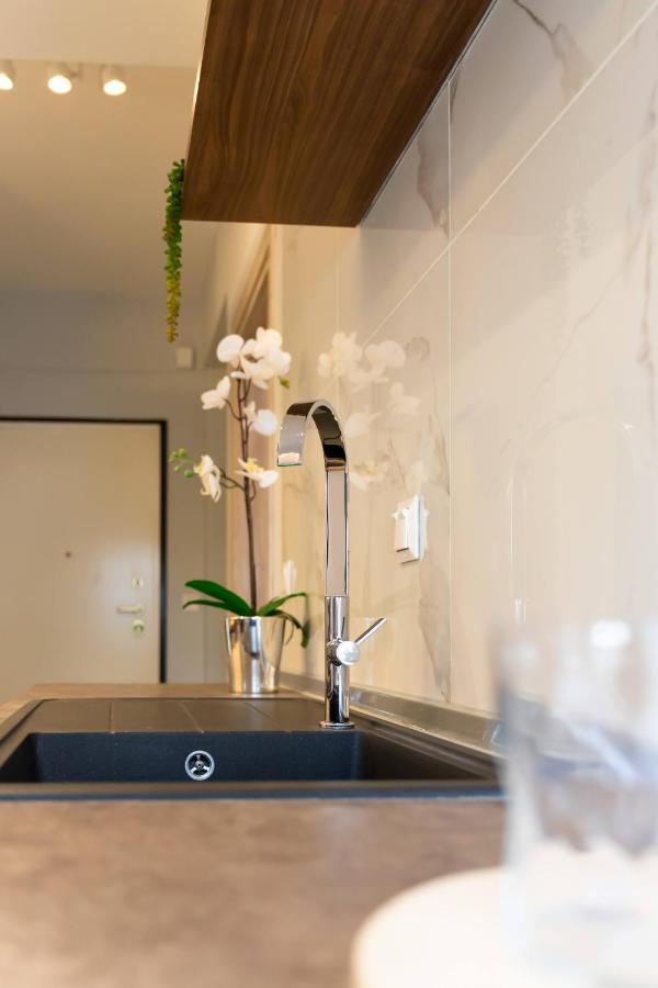 Cozy Modern Apartment Inside The City Center テッサロニキ エクステリア 写真